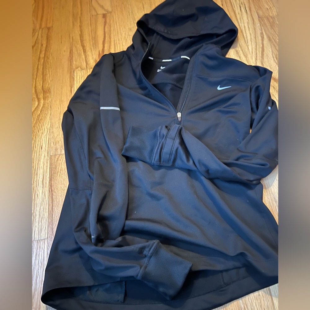 Nike Dri-Fit Running Jacket Reflectors, Back Pocket Thumb Holes Black 1/4 Zip